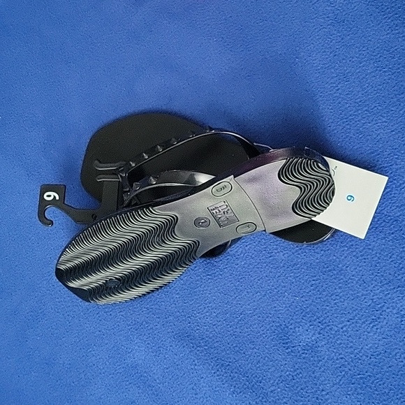 Sandles - Picture 2 of 4